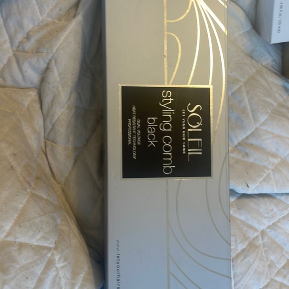 Brand new and never used styling comb